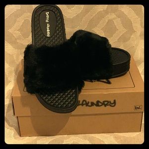 Dirty Laundy (Chinese Laundry) NWT Slides
